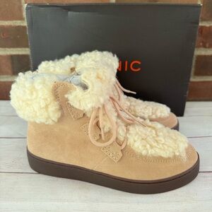 NEW Vionic 6 Tan Suede Ankle Boots with Cream Shearling